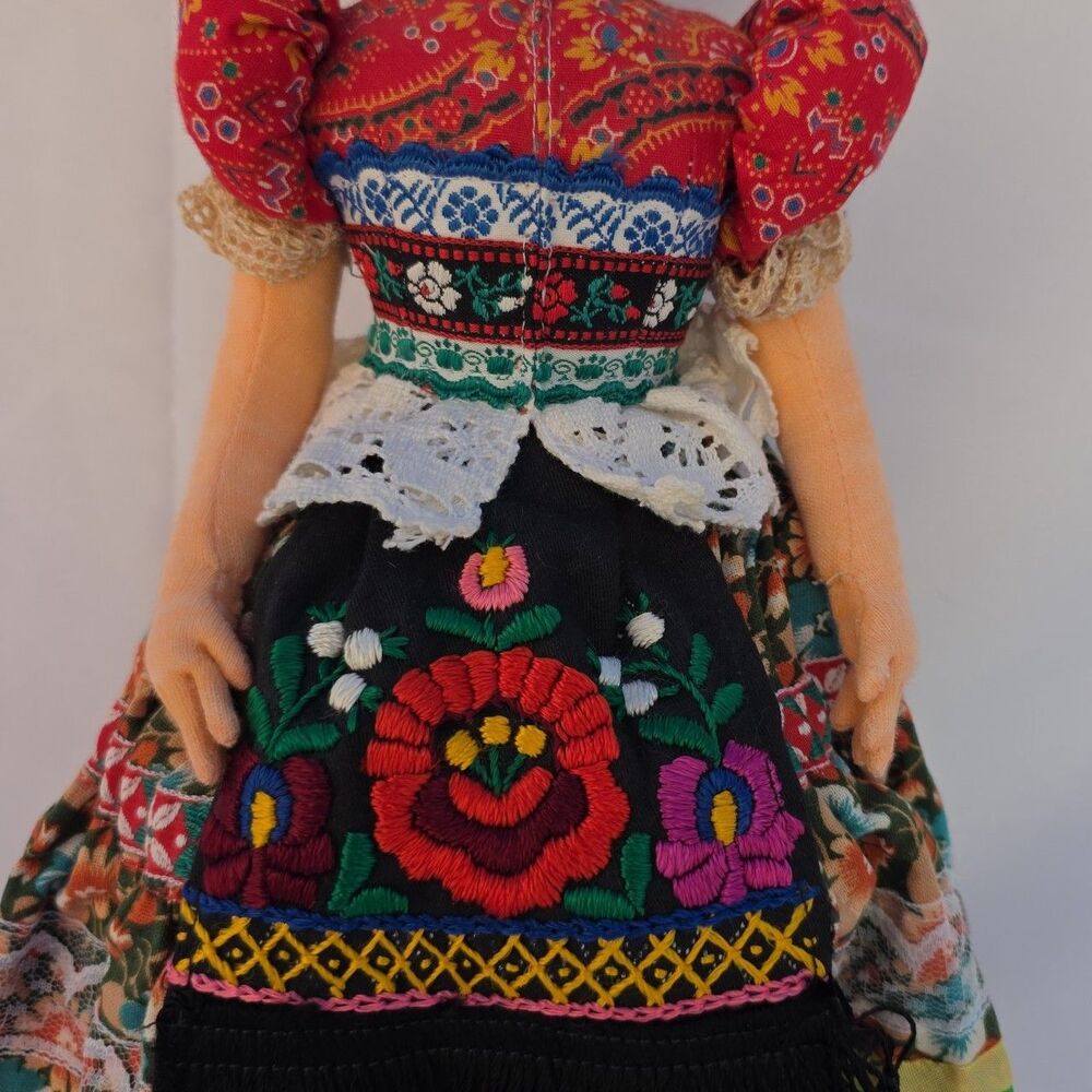 Hungarian MATYO Wedding Doll - Picture 3 of 6